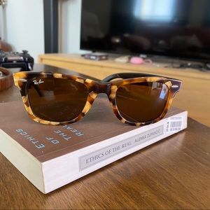 Tortoise Shell Ray Ban Wayfarers